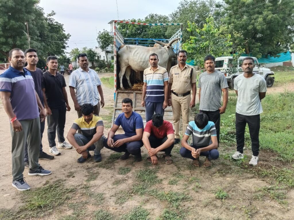 పశువులను అక్రమంగా తరలిస్తున్న నలుగురి పై కేసు నమోదు