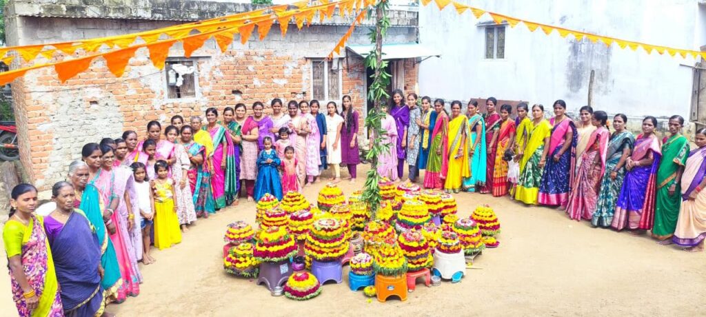 కాసిపేట గ్రామంలో ఘనంగా సద్దుల బతుకమ్మ సంబరాలు