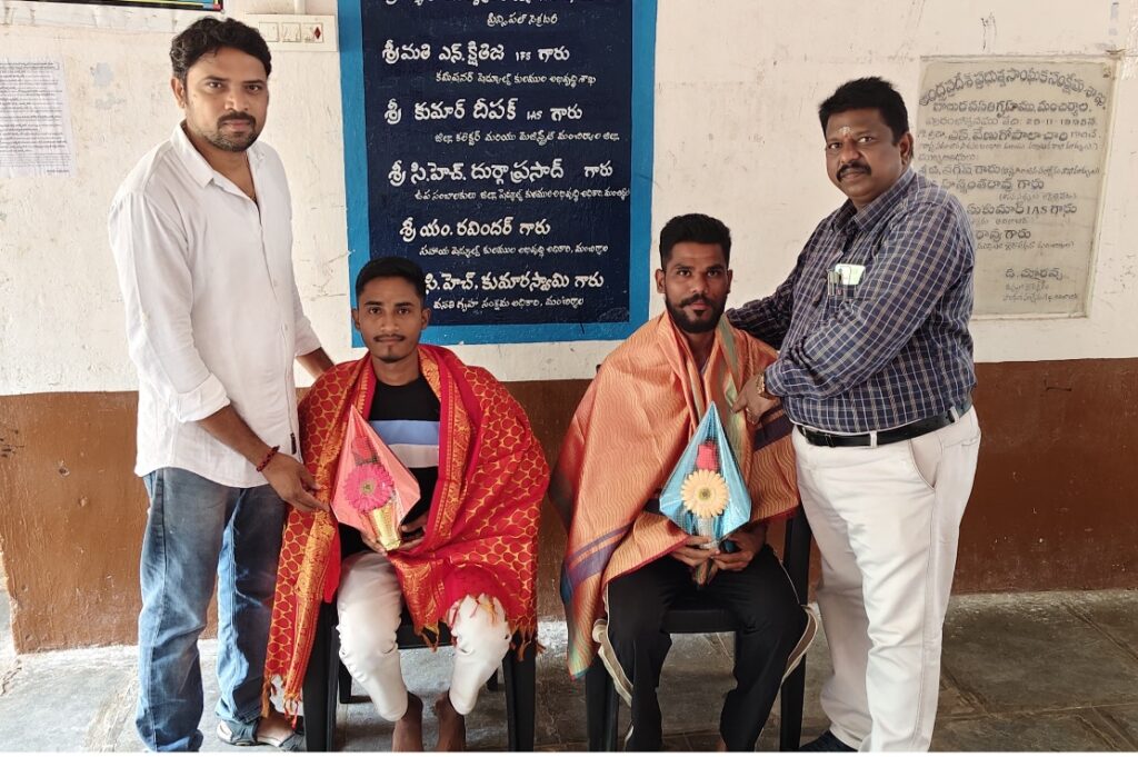 ర్యాంకులు సాధించిన విద్యార్థులకు అభినందనలు