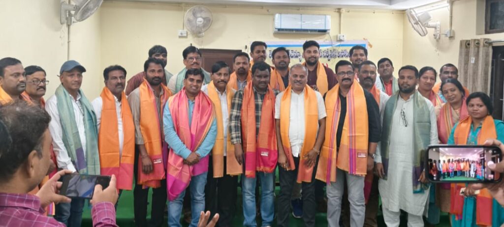 రెవెన్యూ ఉద్యోగుల సంక్షేమానికి కృషి
