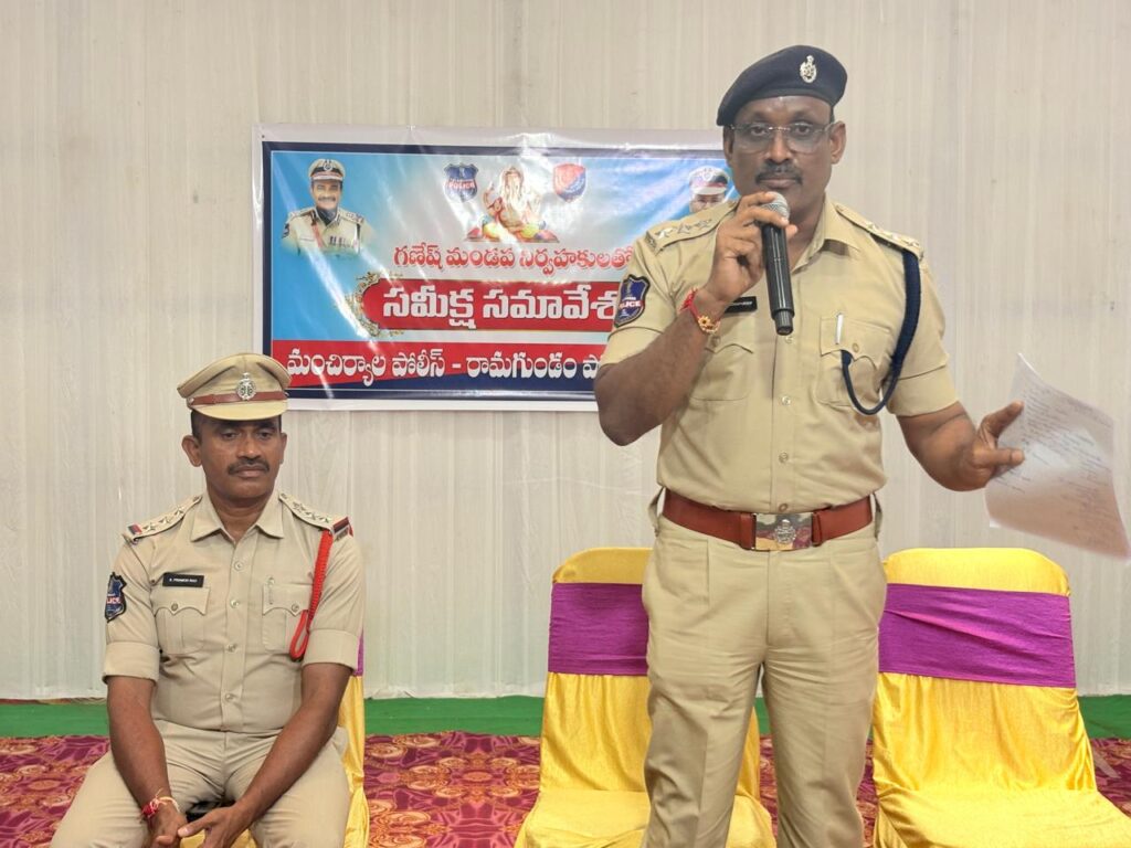 వినాయక నవరాత్రి ఉత్సవాలను భక్తిశ్రద్ధలతో జరుపుకోవాలి: ఏసీపీ ప్రకాష్