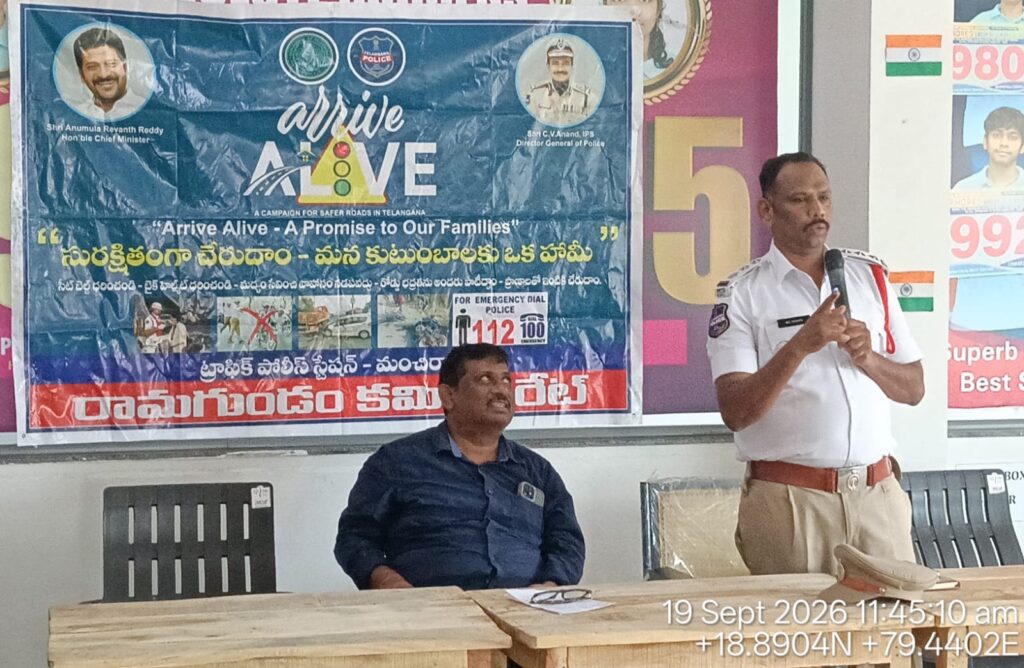 విద్యార్థులకు ట్రాఫిక్ పాఠాలు.. సీఐ ఎం.డి. హన్నన్ అవగాహన