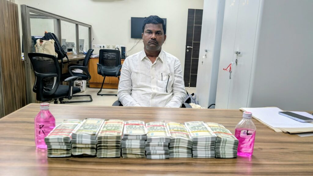 రూ.20 లక్షల లంచం.. ఏసీబీకి చిక్కిన తహసీల్దార్, సర్వేయర్!